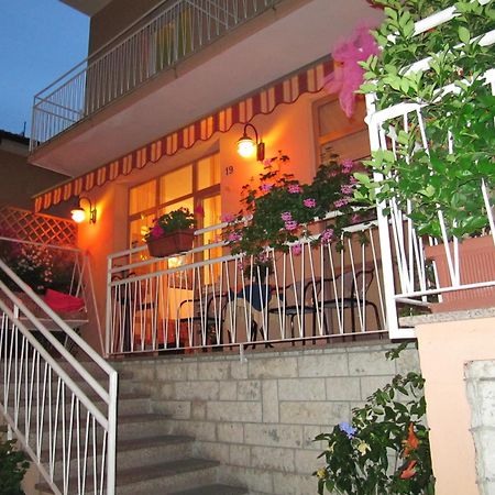 Hotel Villa Elia Римини Екстериор снимка