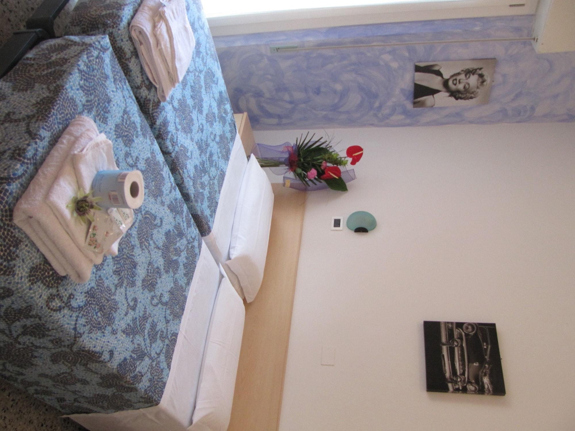 Hotel Villa Elia Римини Екстериор снимка