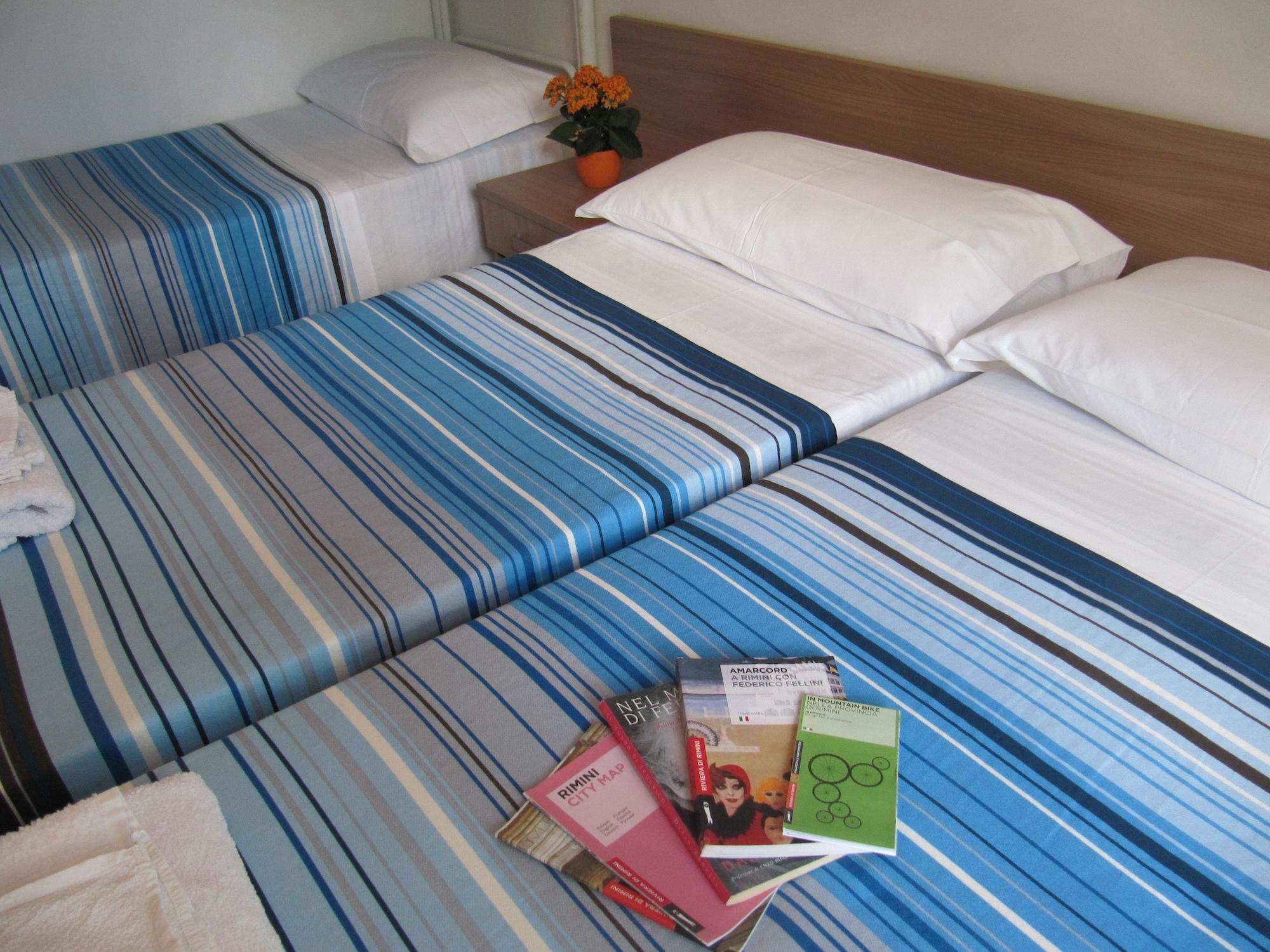 Hotel Villa Elia Римини Екстериор снимка