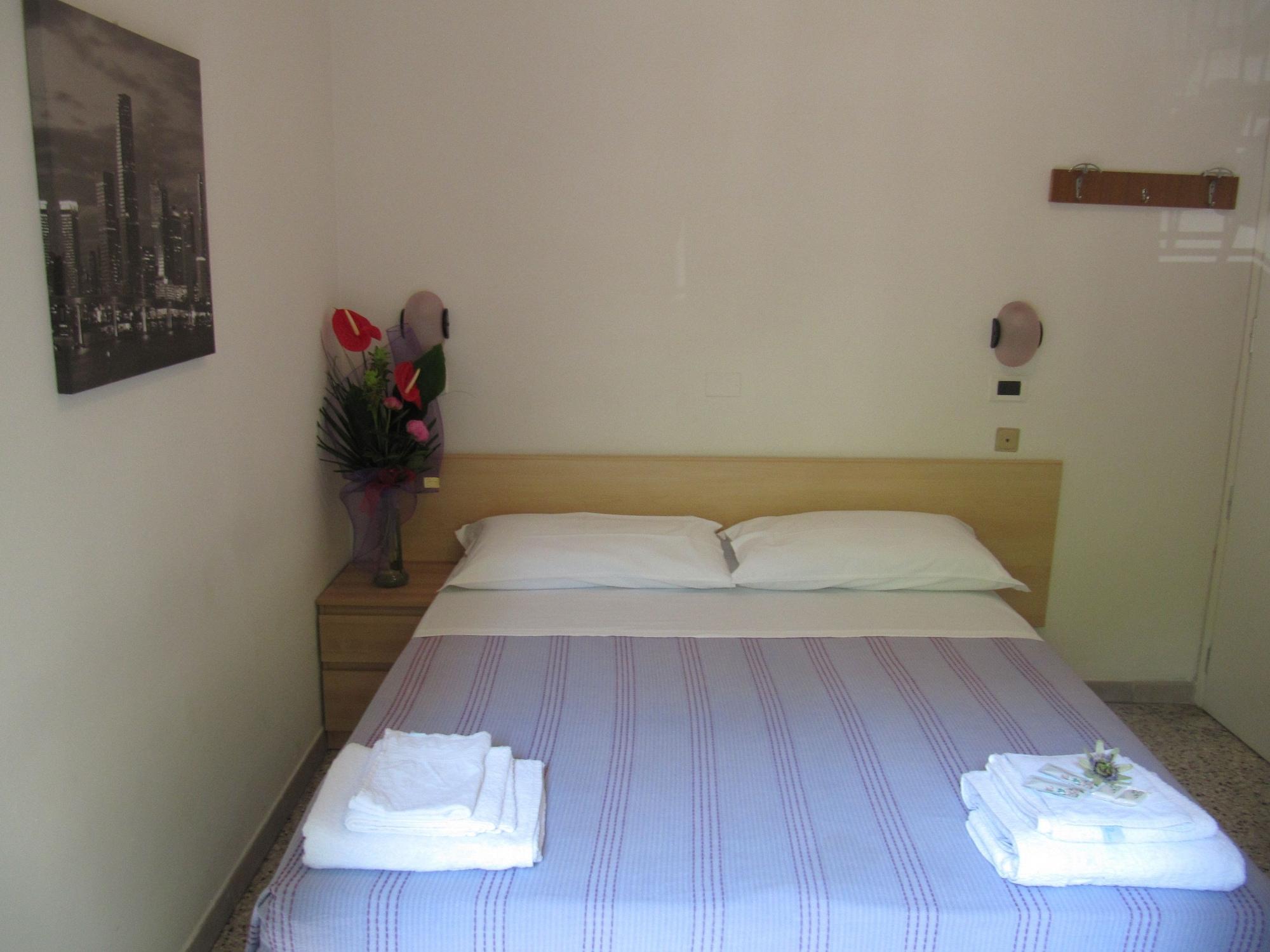 Hotel Villa Elia Римини Екстериор снимка