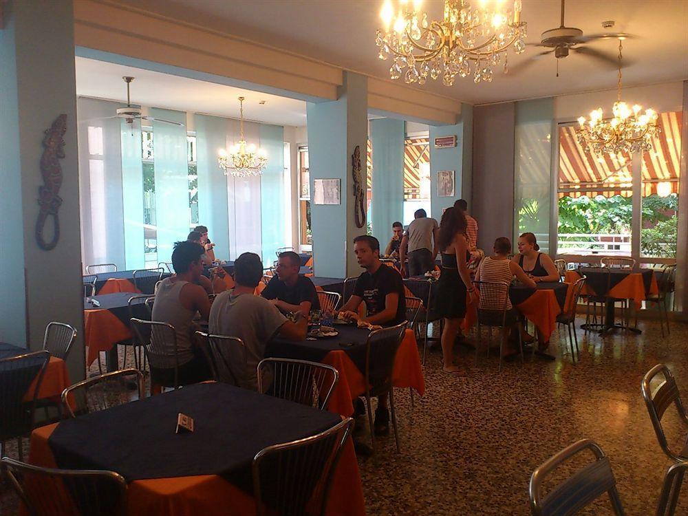 Hotel Villa Elia Римини Екстериор снимка