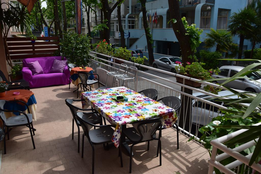 Hotel Villa Elia Римини Екстериор снимка