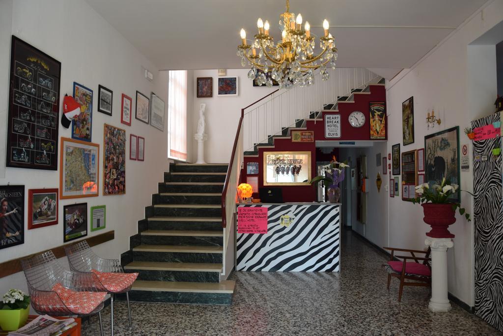 Hotel Villa Elia Римини Екстериор снимка