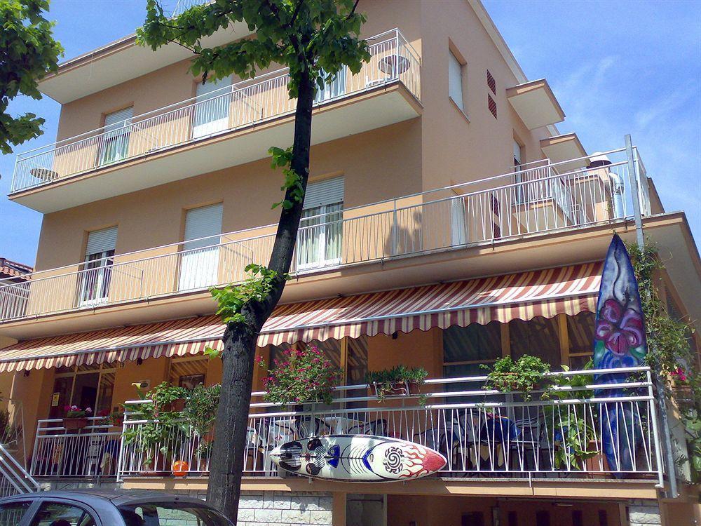 Hotel Villa Elia Римини Екстериор снимка