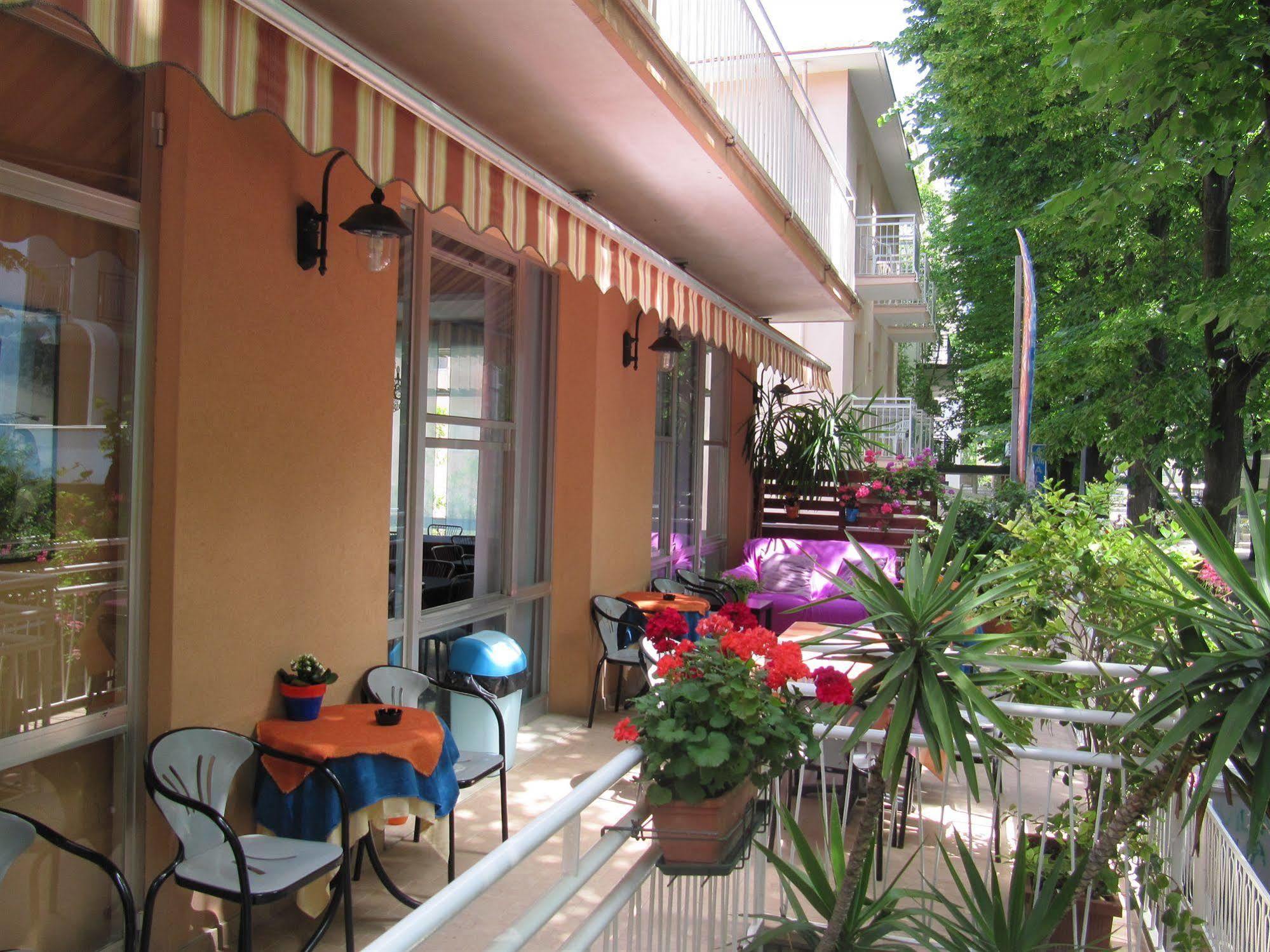 Hotel Villa Elia Римини Екстериор снимка