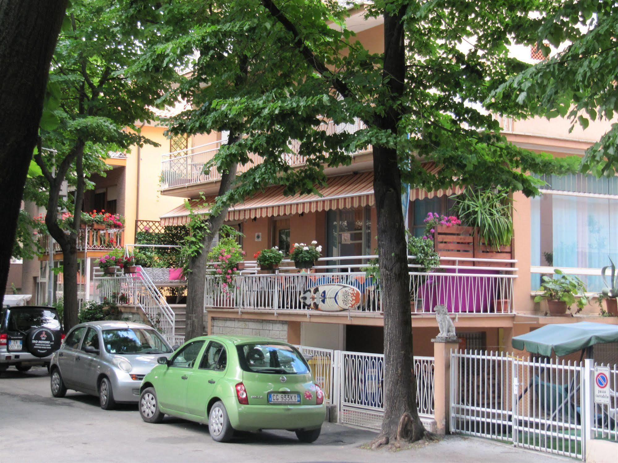 Hotel Villa Elia Римини Екстериор снимка