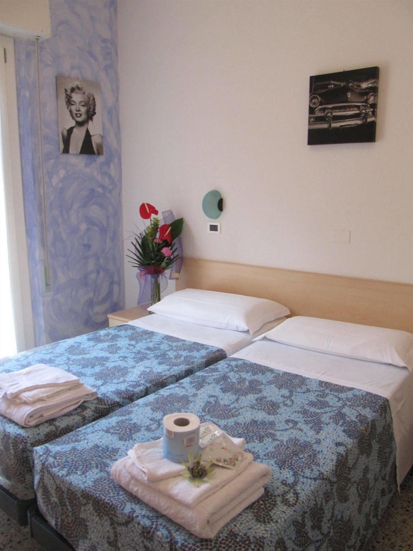 Hotel Villa Elia Римини Екстериор снимка