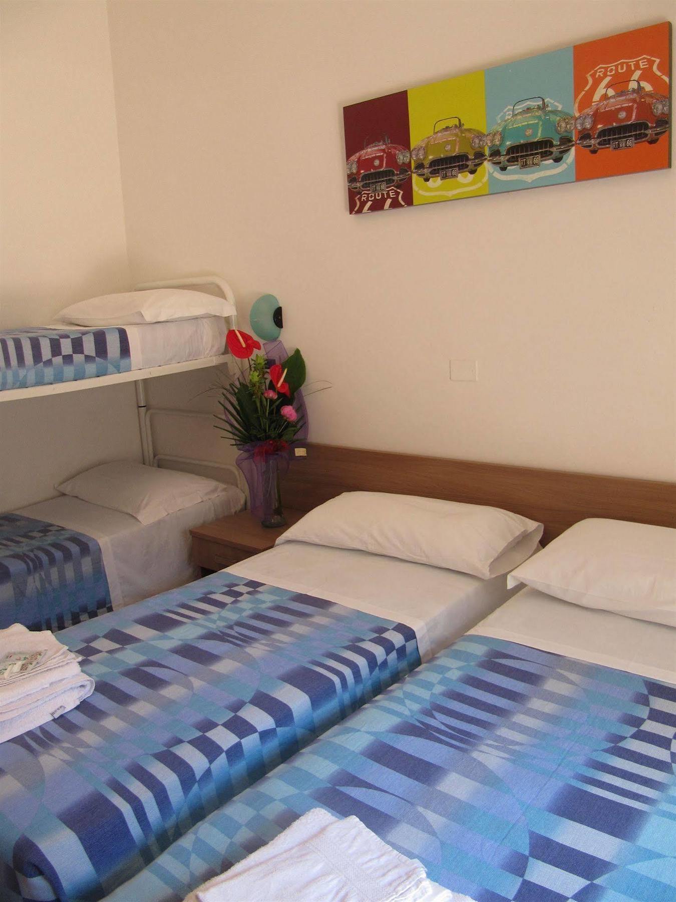 Hotel Villa Elia Римини Екстериор снимка